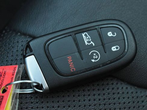 Used 2021 Jeep Cherokee Latitude Lux w/ Comfort/Convenience Group image 33