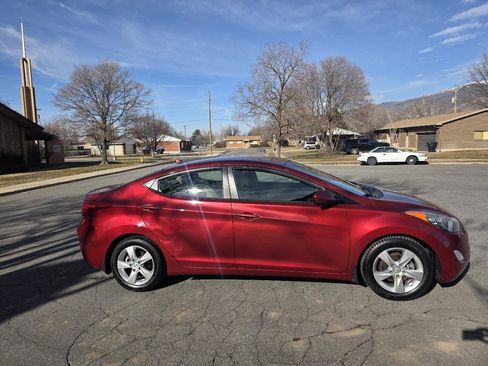 Used 2013 Hyundai Elantra GLS w/ Preferred Pkg image 2