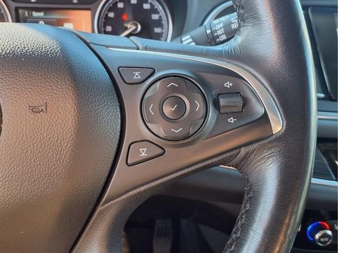 Used 2019 Buick Enclave Essence FWD image 13