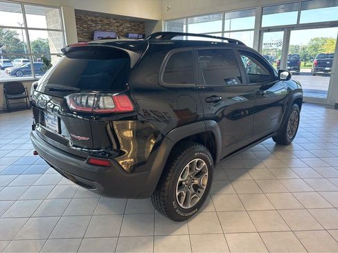Used 2022 Jeep Cherokee Trailhawk w/ Comfort/Convenience Group AWD/4WD image 15
