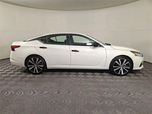 Used 2022 Nissan Altima 2.5 SR image 11