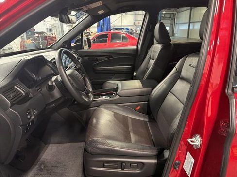 Used 2025 Honda Passport Black Edition image 8