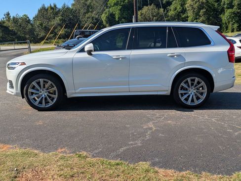Used 2022 Volvo XC90 T6 Momentum AWD/4WD image 3
