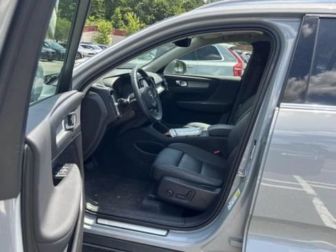 Used 2025 Volvo XC40 B5 Plus AWD/4WD image 5