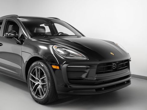 Certified 2025 Porsche Macan image 9