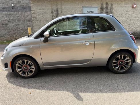 Used 2018 FIAT 500 Pop w/ Pop Cabrio Sport Package FWD image 4