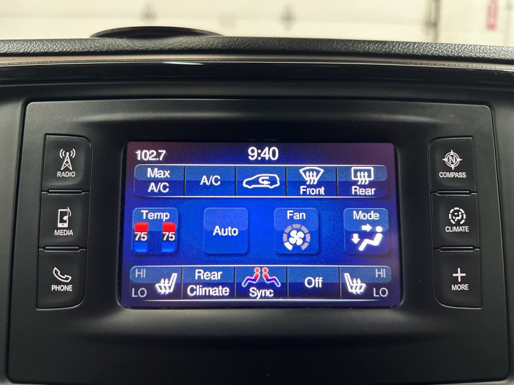 Used 2017 Chrysler Pacifica Touring-L FWD image 33