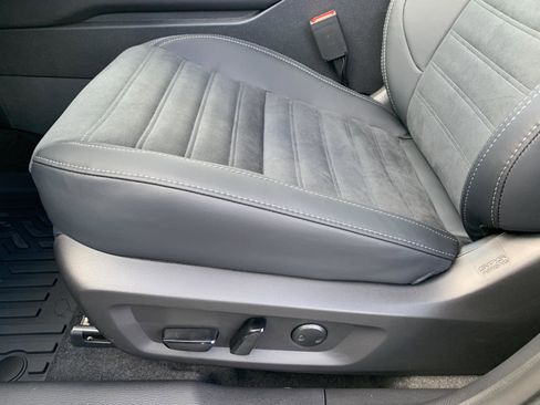 New 2025 Mitsubishi Outlander SE image 11