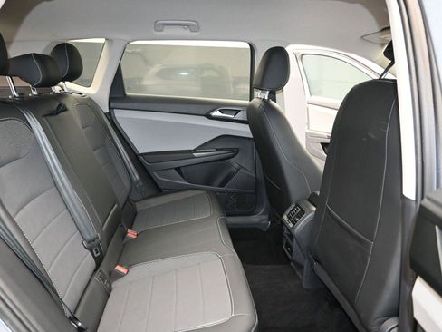 Used 2022 Volkswagen Taos SE AWD/4WD image 16
