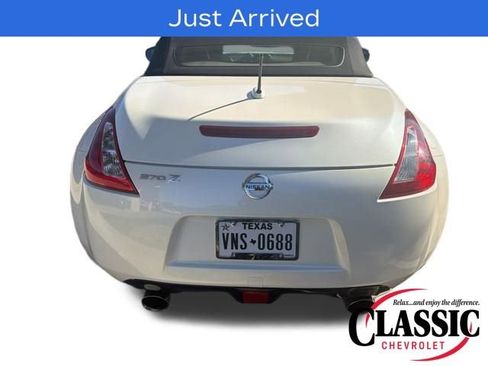 Used 2018 Nissan 370Z Roadster image 15