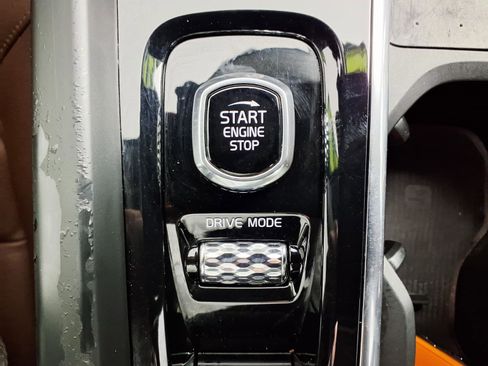 Used 2021 Volvo XC60 T5 Momentum w/ Advanced Package image 23