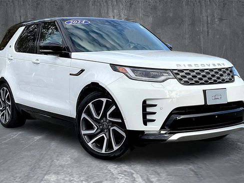 Used 2024 Land Rover Discovery Metropolitan Edition image 3