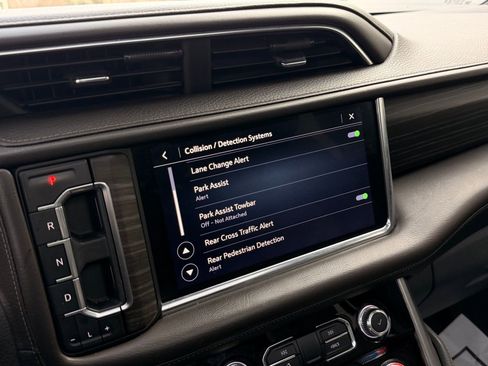 Used 2021 GMC Yukon Denali w/ Denali Premium Package image 39