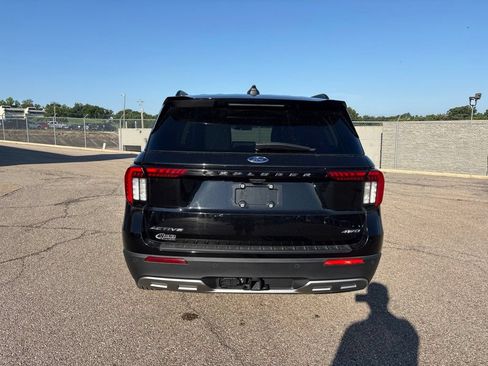 Certified 2025 Ford Explorer Active w/ Active Comfort Package AWD/4WD image 6