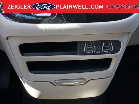 Used 2024 Chrysler Pacifica Touring-L FWD image 24