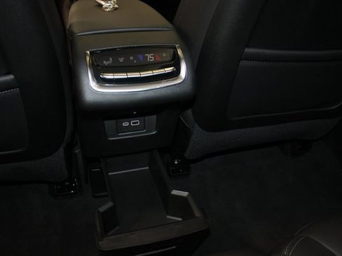 New 2025 Cadillac XT6 Luxury image 11