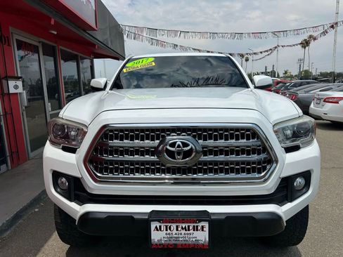 Used 2017 Toyota Tacoma TRD Off-Road image 4