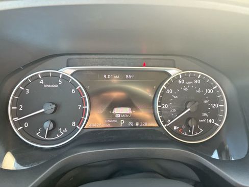 Used 2025 Nissan Rogue SV FWD image 12