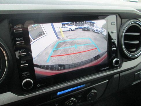 Used 2021 Toyota Tacoma TRD Sport image 16