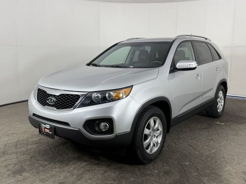 Used 2012 Kia Sorento LX w/ Convenience Pkg FWD image 3