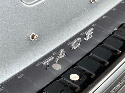 Certified 2025 Volkswagen Taos SE FWD image 10