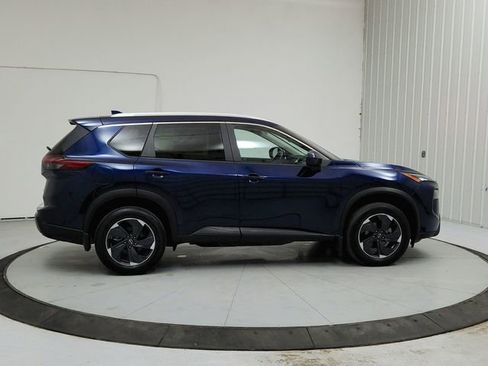 Used 2024 Nissan Rogue SV w/ SV Premium Package image 8