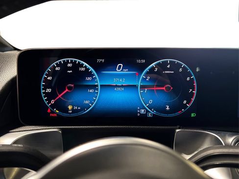 Used 2021 Mercedes-Benz GLB 250 4MATIC image 28