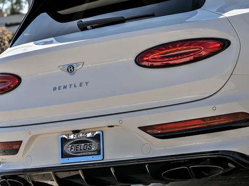 Used 2022 Bentley Bentayga AWD/4WD image 16