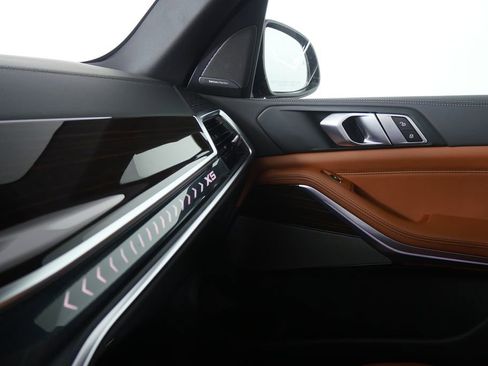 Used 2026 BMW X5 xDrive40i w/ M Sport Package image 25