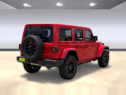 Used 2025 Jeep Wrangler Unlimited Sahara w/ Safety Group AWD/4WD image 9