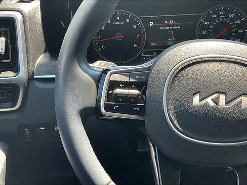 Used 2023 Kia Sorento S w/ Panoramic Sunroof Package AWD/4WD image 11
