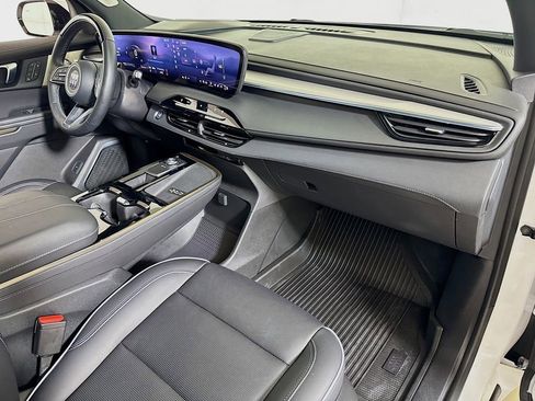 Used 2025 Buick Enclave Avenir AWD/4WD image 30