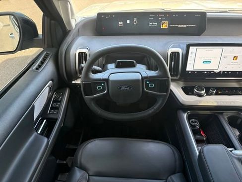 Used 2025 Ford Expedition Active AWD/4WD image 13