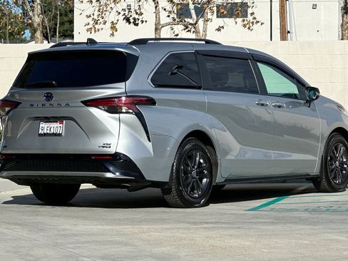 Used 2024 Toyota Sienna XSE w/ XSE Premium Package image 7