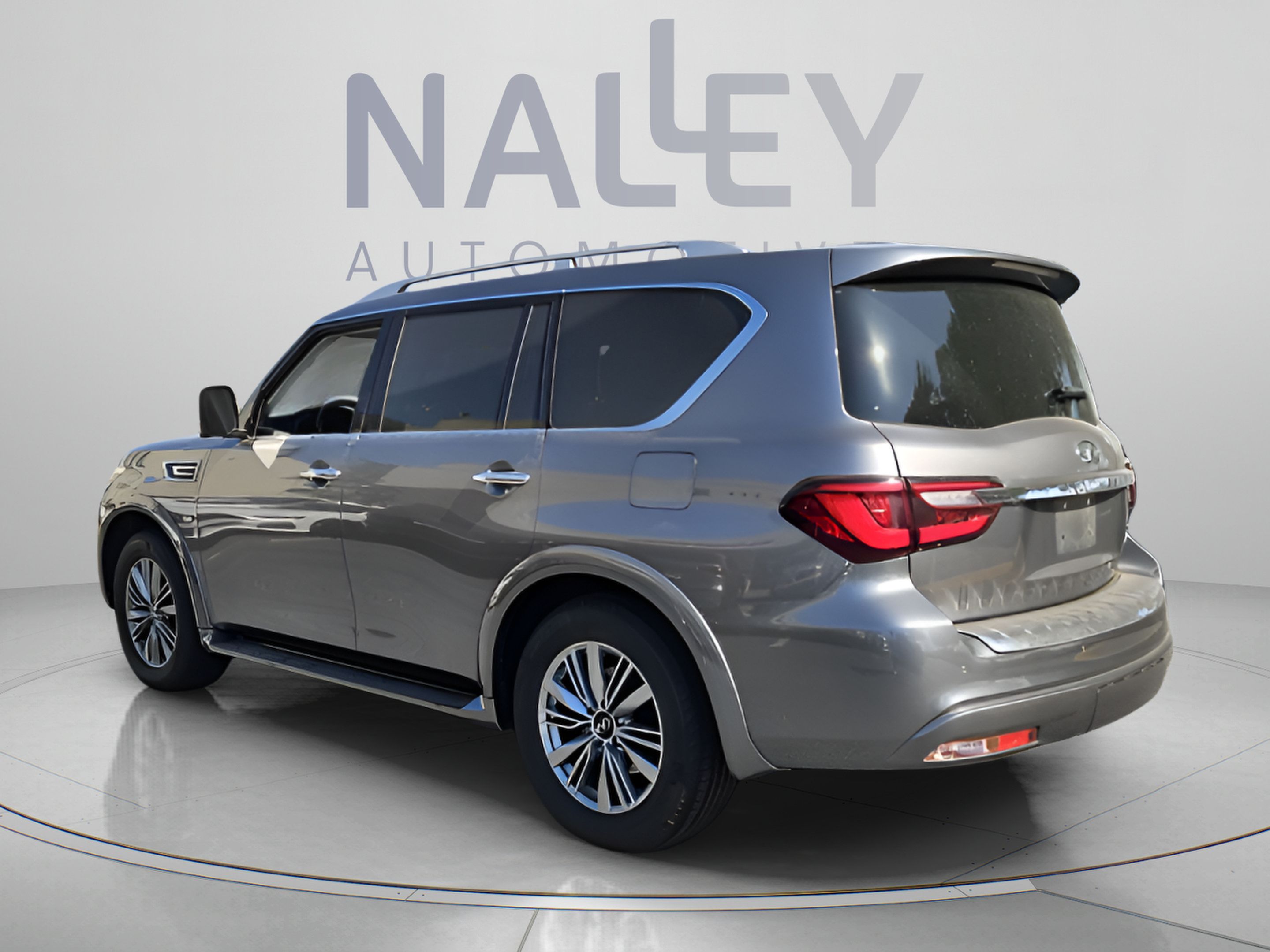 Used 2019 INFINITI QX80 Luxe w/ All-Season Package RWD image 3