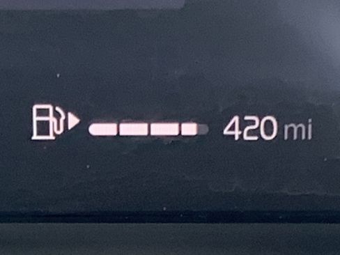 Used 2025 Volvo XC40 B5 Plus image 22