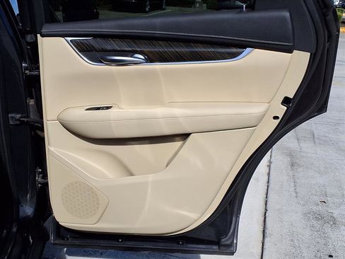 Used 2019 Cadillac XT5 FWD image 12