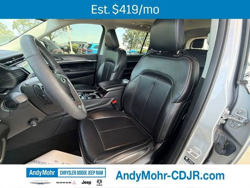 Used 2023 Jeep Grand Cherokee L Limited w/ Luxury Tech Group II AWD/4WD image 12