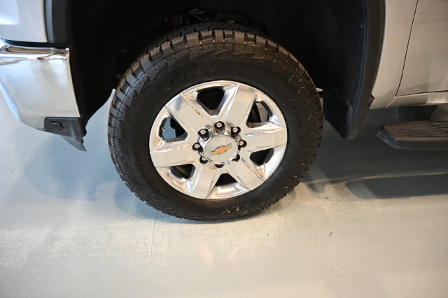 Used 2023 Chevrolet Silverado 3500 LTZ AWD/4WD image 32