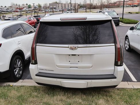 Used 2020 Cadillac Escalade ESV Luxury image 11