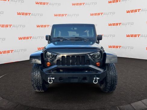 Used 2013 Jeep Wrangler Unlimited Sahara w/ Dual Top Group AWD/4WD image 8