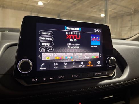 Used 2025 Nissan Rogue SV FWD image 20