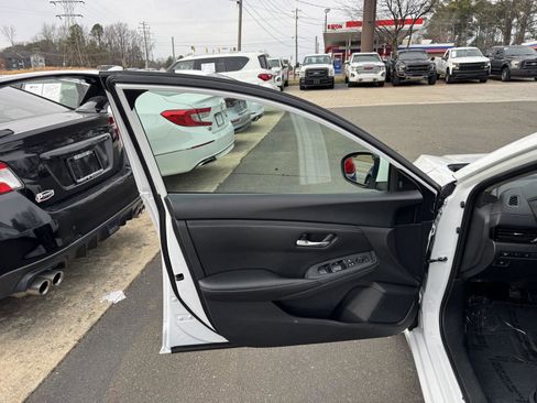 Used 2024 Nissan Sentra SV image 5