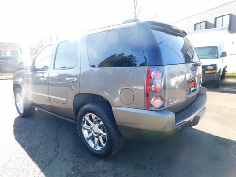 Used 2011 GMC Yukon Denali image 3