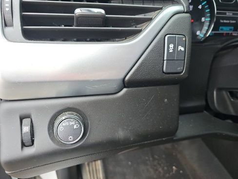 Used 2018 Chevrolet Tahoe 2WD w/ Remote Keyless Entry Package image 18