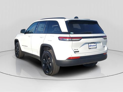 New 2025 Jeep Grand Cherokee Limited image 3