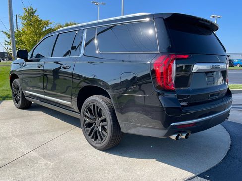 Used 2021 GMC Yukon XL Denali w/ Denali Premium Package AWD/4WD image 5