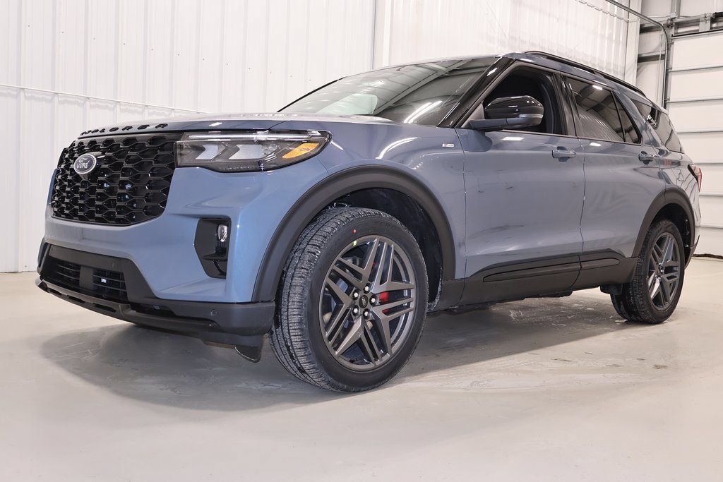 New 2026 Ford Explorer ST-Line w/ ST-Line Street Pack AWD/4WD image 5