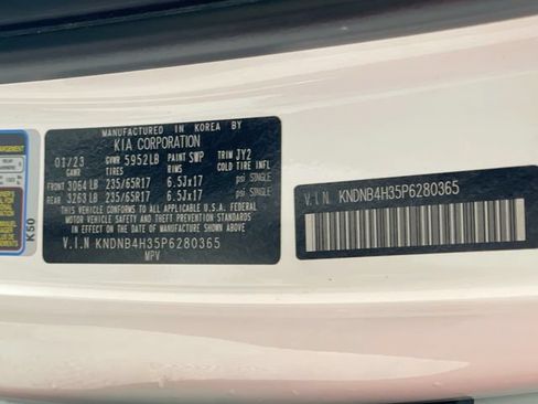 Used 2023 Kia Carnival LX FWD image 34