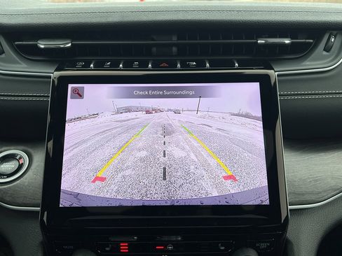 Used 2024 Jeep Grand Cherokee Limited w/ Black Appearance Package image 28